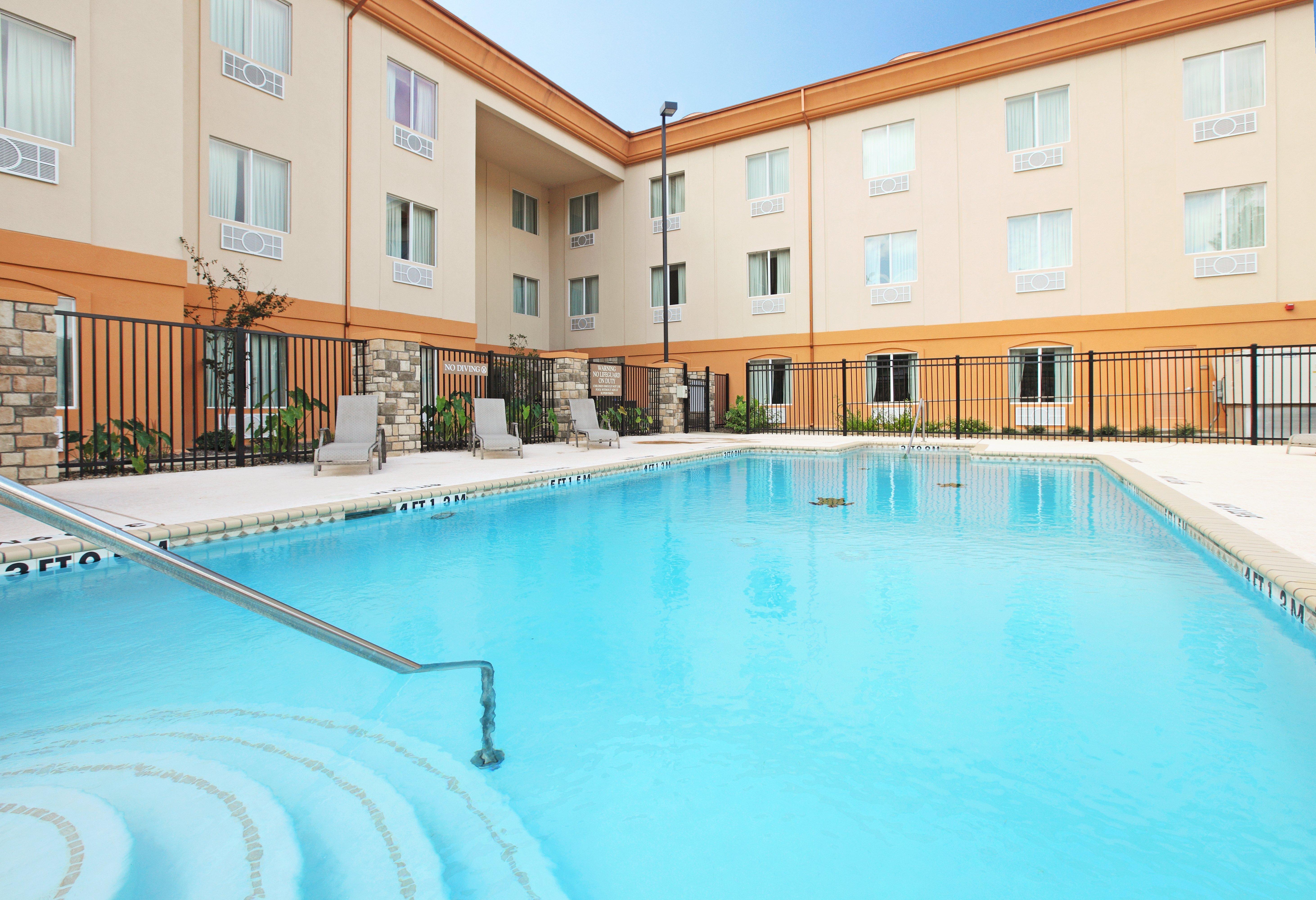 Holiday Inn Express Hotel & Suites Marshall By Ihg Exterior foto