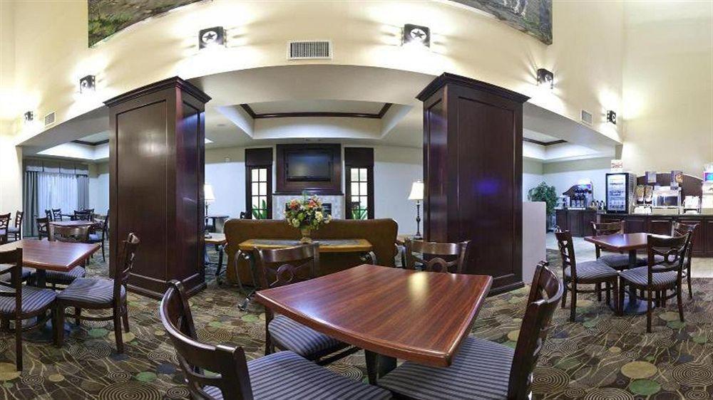 Holiday Inn Express Hotel & Suites Marshall By Ihg Exterior foto